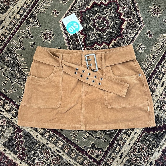 Stylish Tan Mini Skirt with Belt - Picture 1 of 5